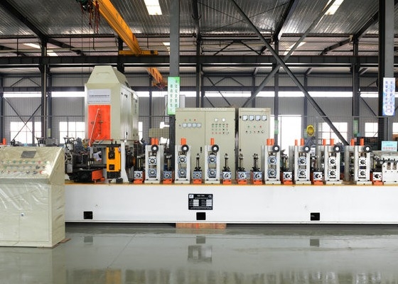100X100Mm Yüksek hassasiyetli Tam otomatik tüp değirmen makinesi Roller içerir