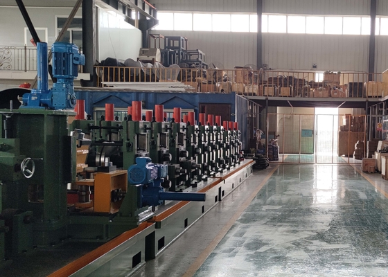 Uzun Hizmet Ömrü Çelik Boru Üretim Hattı ile Plc 1000kw Boru Yapma Makinesi