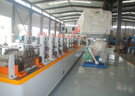 Hassas Boru Değirmeni Metal Çelik Yuvarlak / Kare Boru Yapma Makinesi Yüksek hız Maksimum 120m / dak