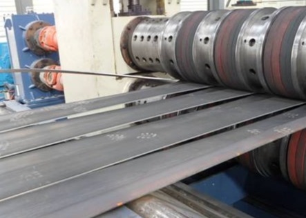 0.6mm Plaka Kesme Bobin Eğme Makinesi Yüksek Hızlı Çelik Dilme Makinesi